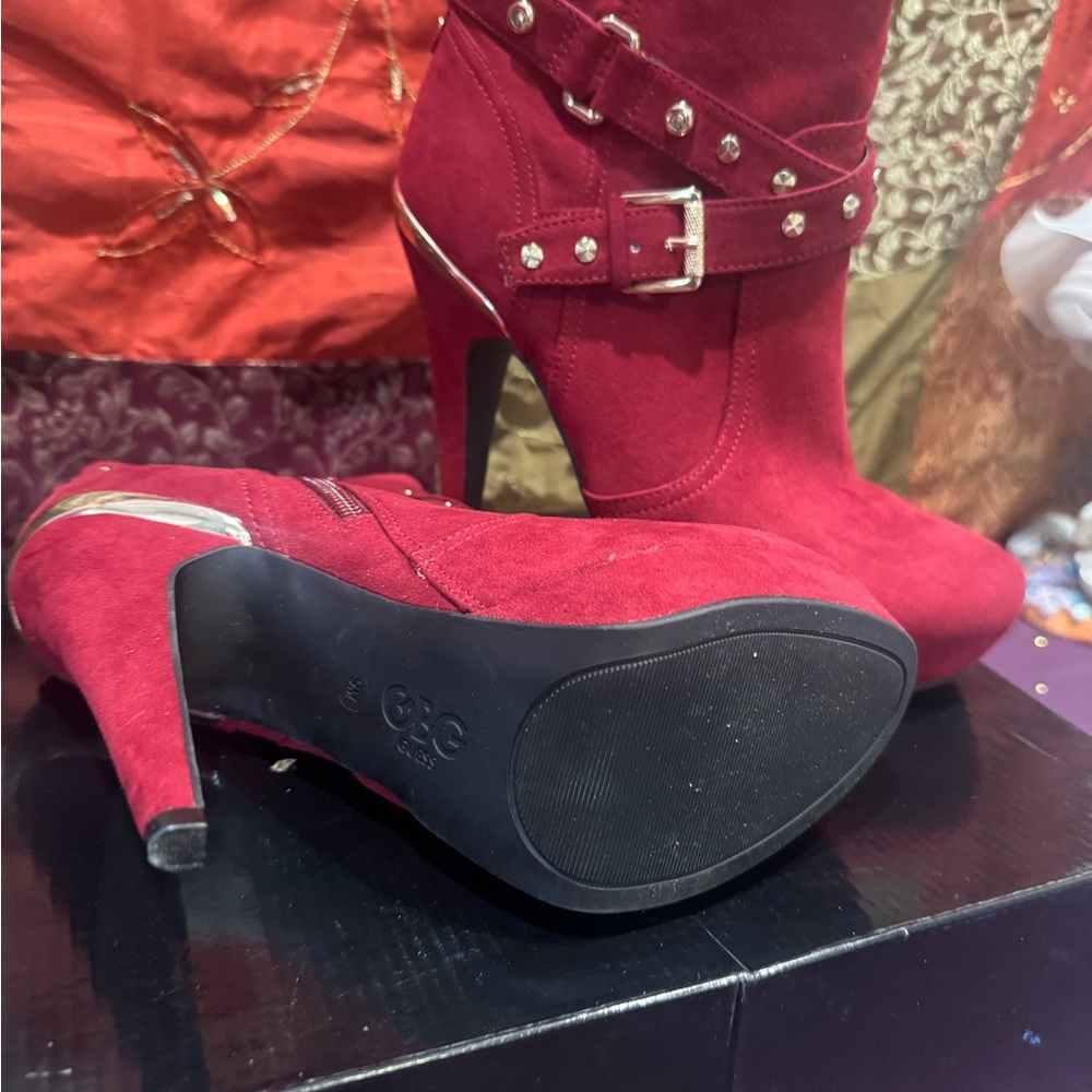 NWOT Guess Red Suede Women's Ankle Boots 9 - Picture 5 of 5